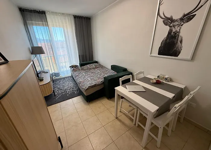 Perfect Location Apartment *